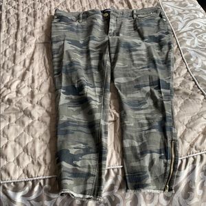 Woman’s express soft soft jeans size 16S